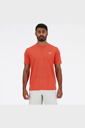 New Balance Män Athletics T-Shirt i Red Poly sticka
